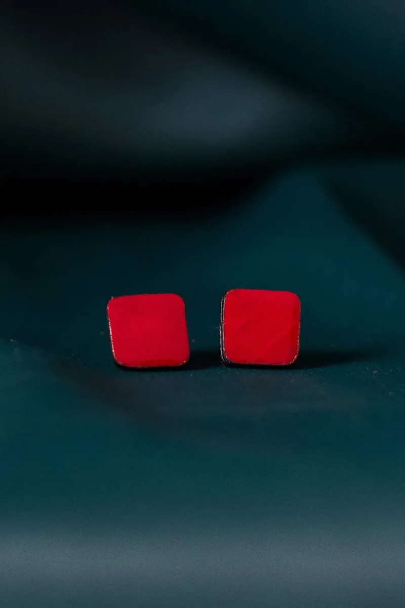 Bottoncini squadrati in pelle verniciata - immagine 7