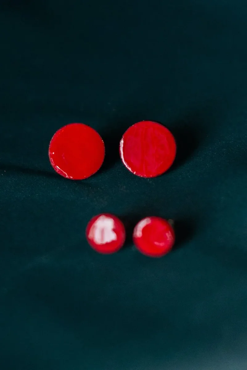 Bottoncini tondi in pelle verniciata - immagine 2