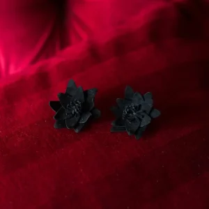 Black Ninfea – Orecchini/Spilla
