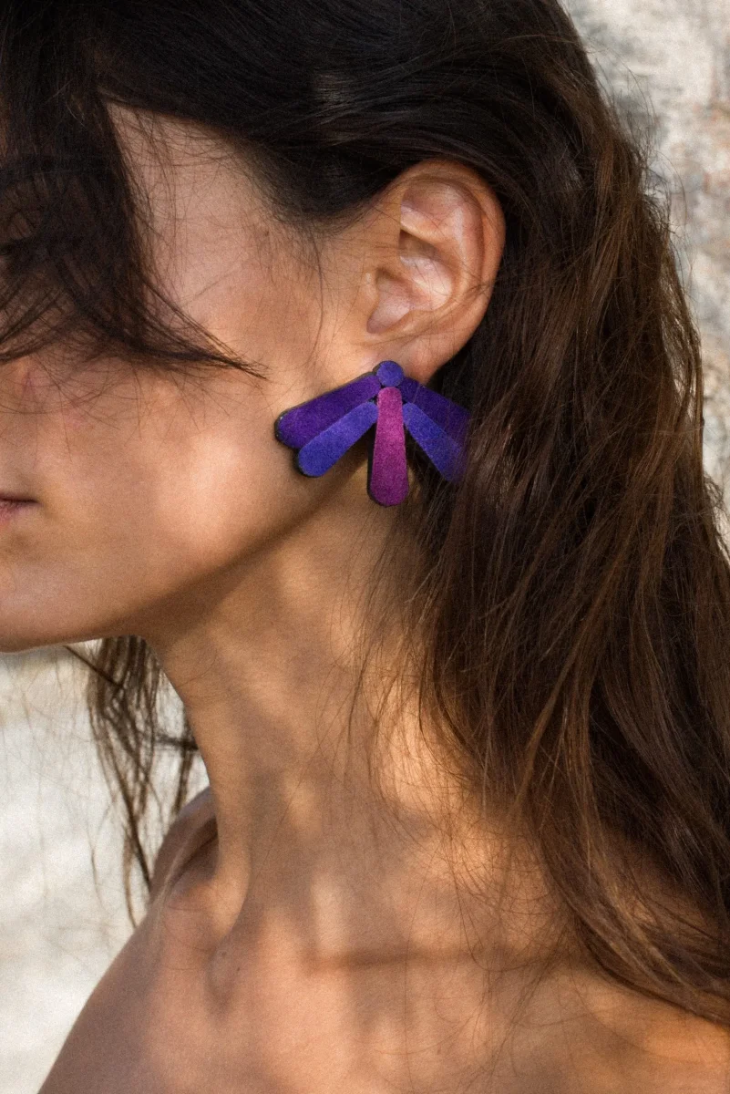 Libellula Angelina Viola – Orecchini/Spilla - immagine 3