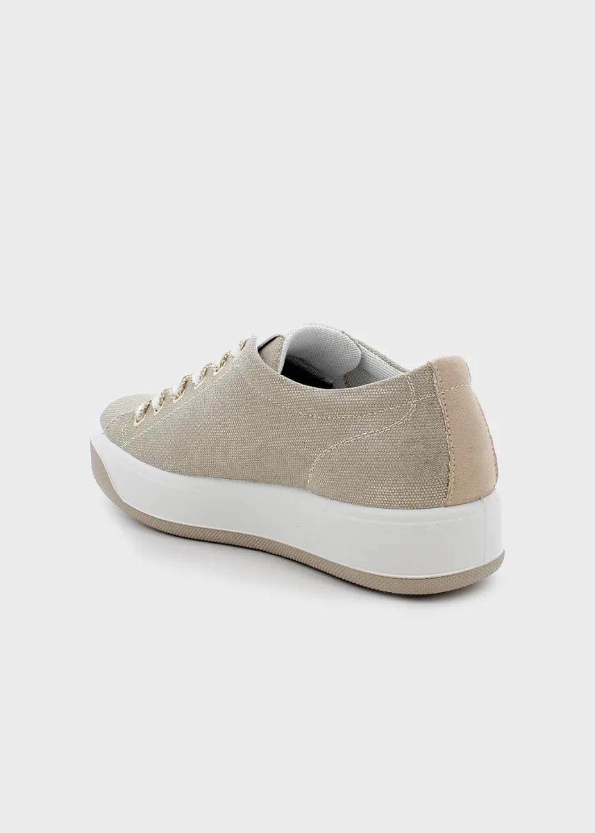 Scarpe con lacci e logo metallico - immagine 4