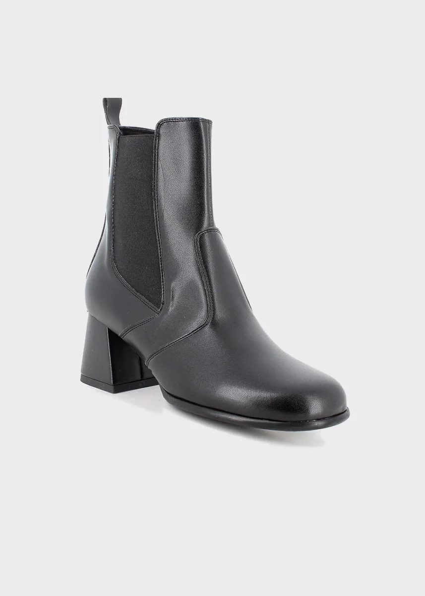 Stivaletto in pelle con zip con tacco (5 cm) - immagine 3