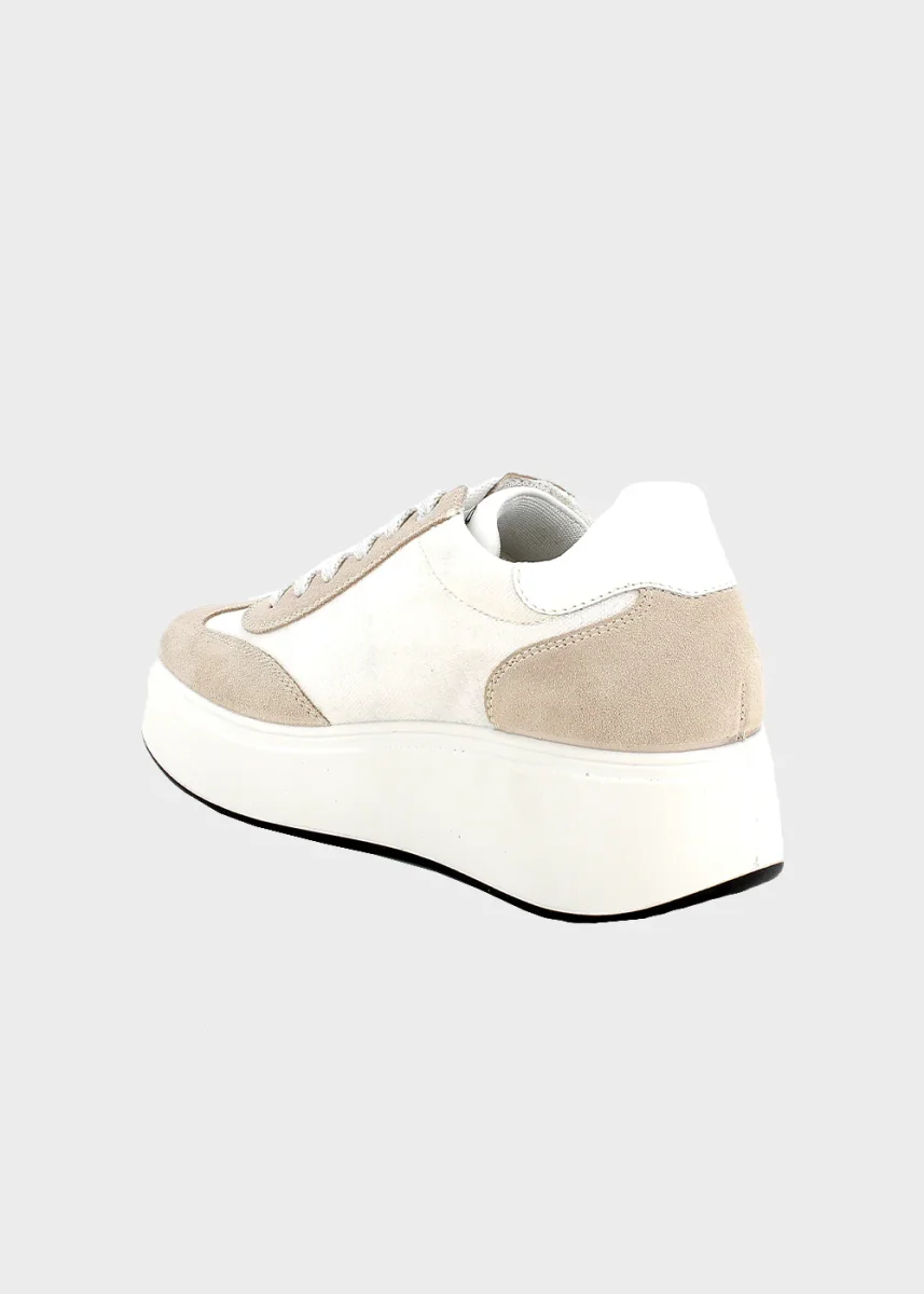 Scarpe con zeppa e lacci - immagine 4