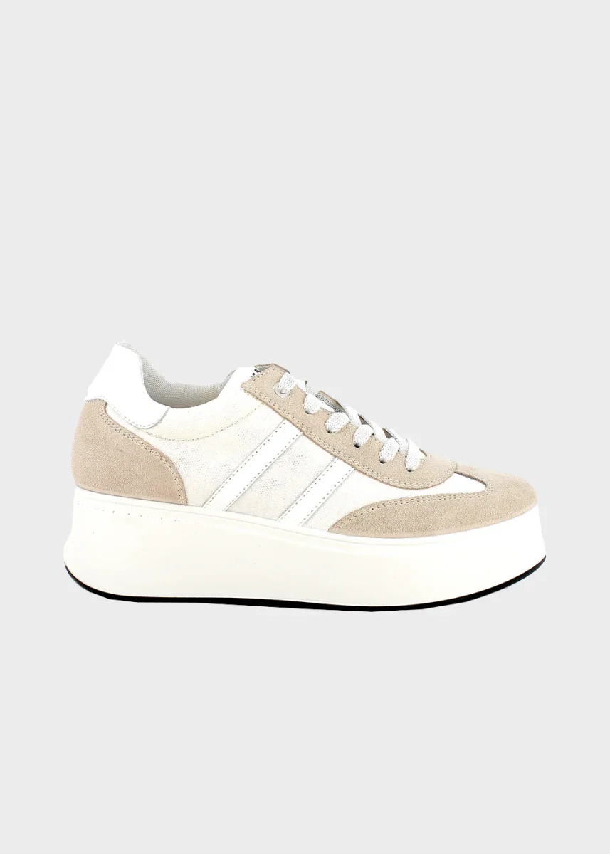 Scarpe con zeppa e lacci - immagine 2