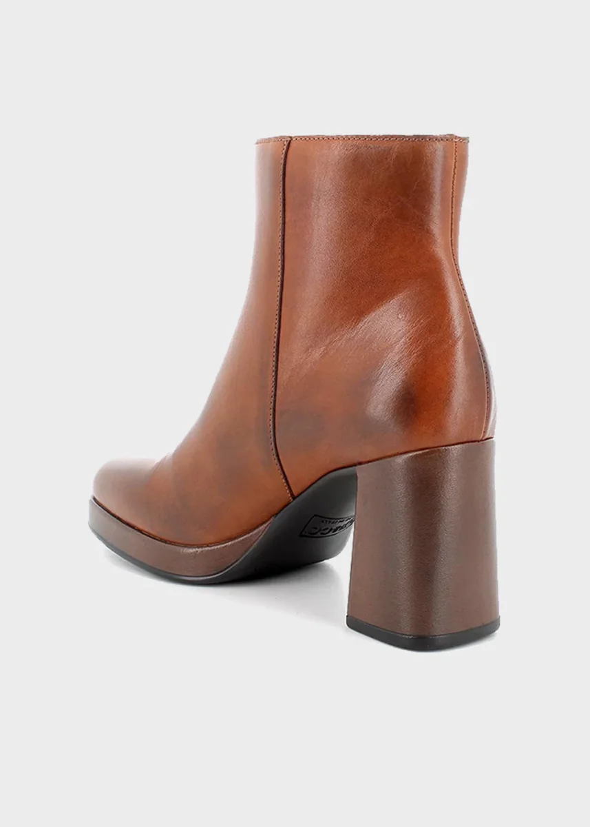 Stivaletti con tacco - immagine 4